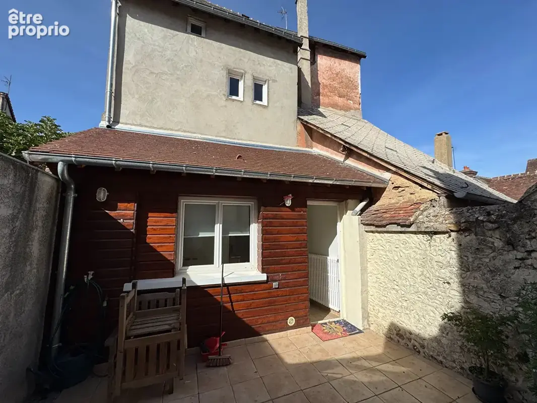 Belle maison de ville avec  cour et garage. - photo 2