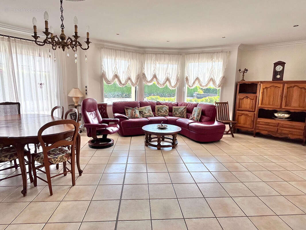 A VENDRE - Maison Le Cloitre Saint Thegonnec 5 pièce(s) - photo 5