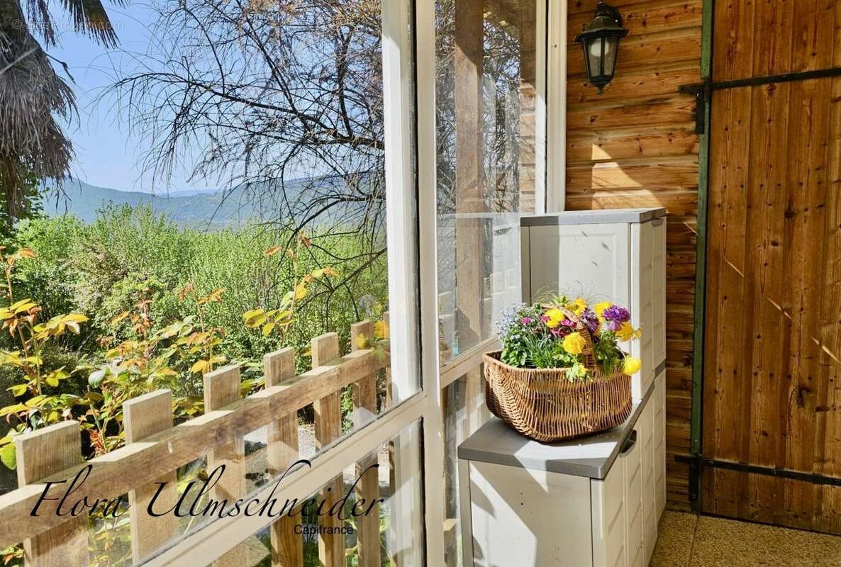 Maison lumineuse d'env. 137 m² avec vue exceptionnelle à vendre à CHINDRIEUX (73). Dépendances, terrain, proche lac du Bourget.  - photo 8