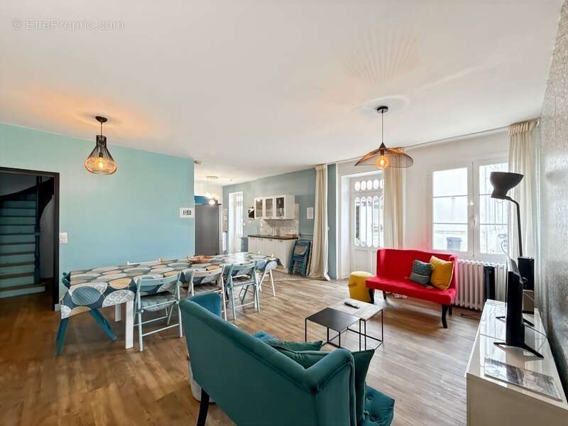 Maison à SAINT-SAUVEUR-D'AUNIS