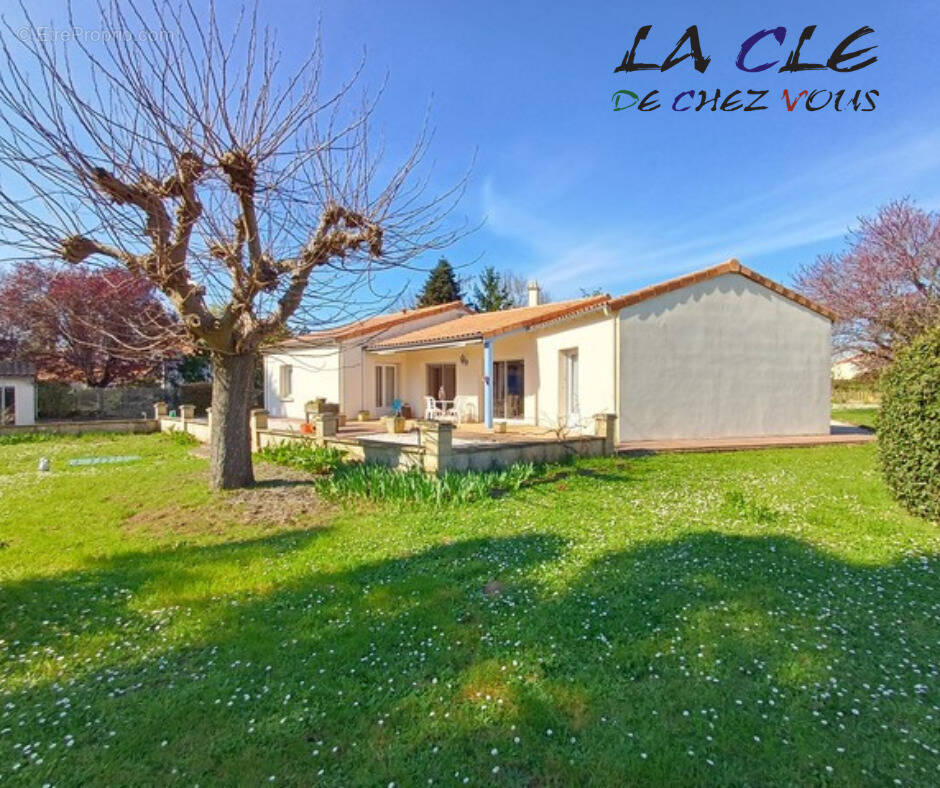 Maison à FAYE-SUR-ARDIN