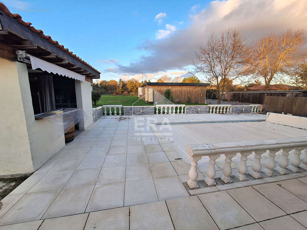 Maison à LA ROCHE-CHALAIS