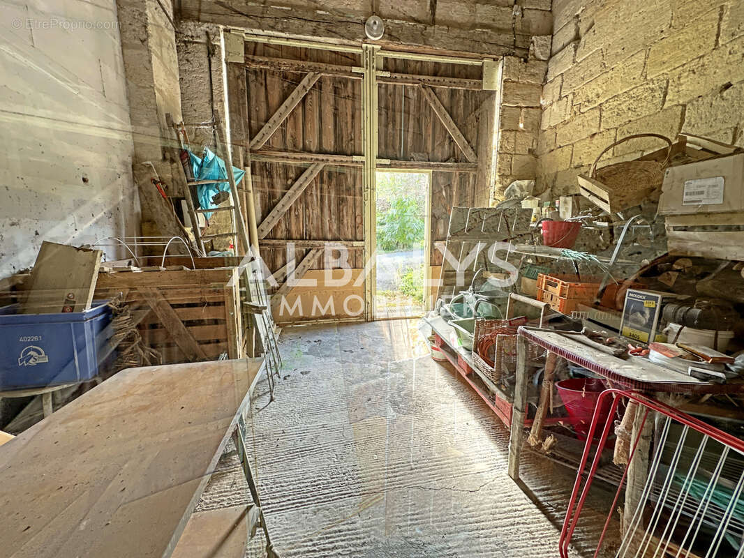 Maison à LES ARTIGUES-DE-LUSSAC