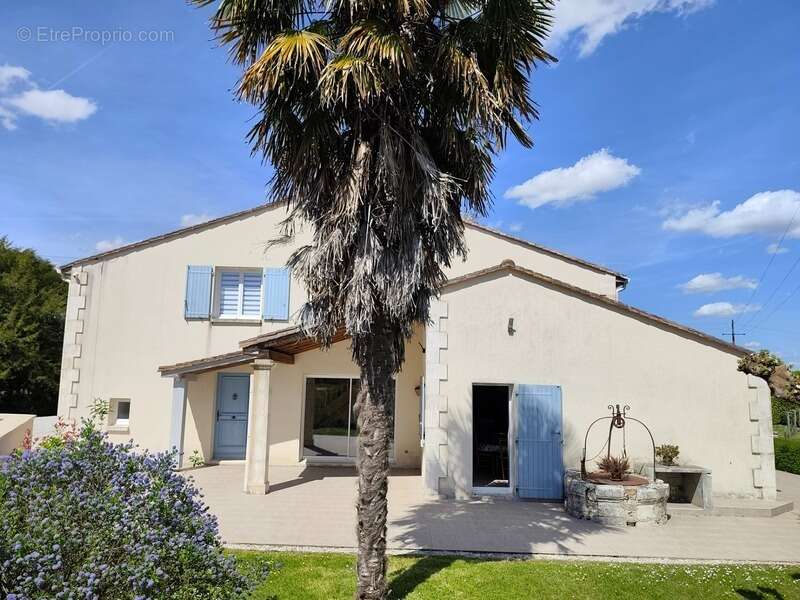 Maison à LA COURONNE