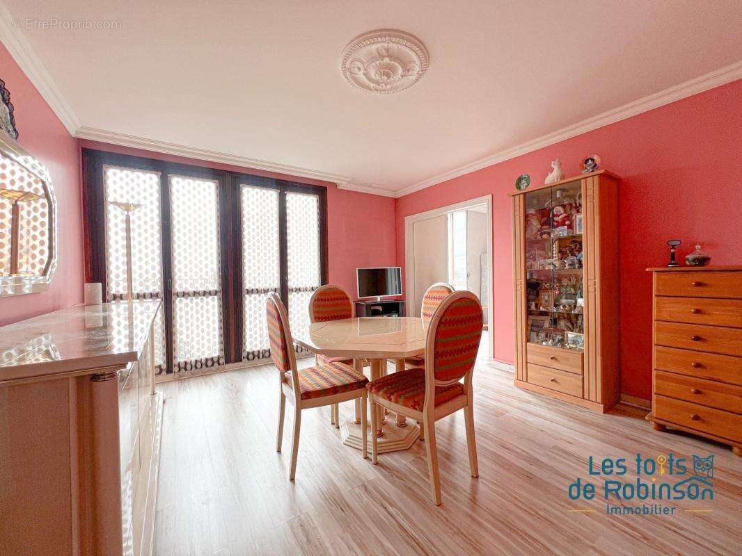 Appartement à FRESNES