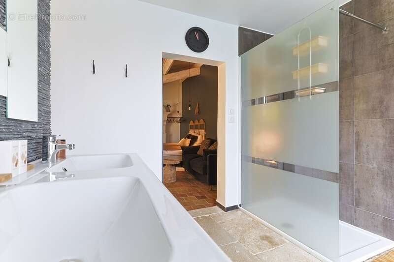 Magnifique PROPRIETE : Maison De Maître Et  Deux Dépendances (  17 Pièces / 400 M² )  Située à VERARGUES (34) DEDIEE A UN PROJET - photo 32