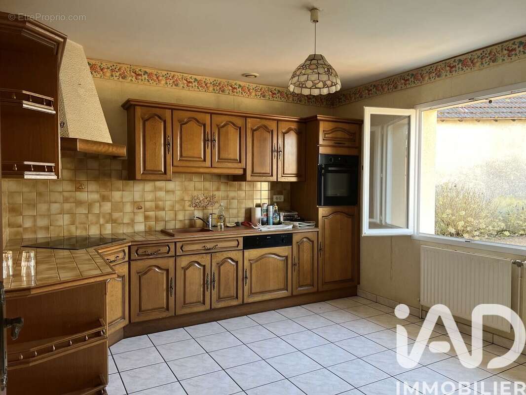 Maison 114 m² à Saint-Leger-Sur-Vouzance  - photo 7
