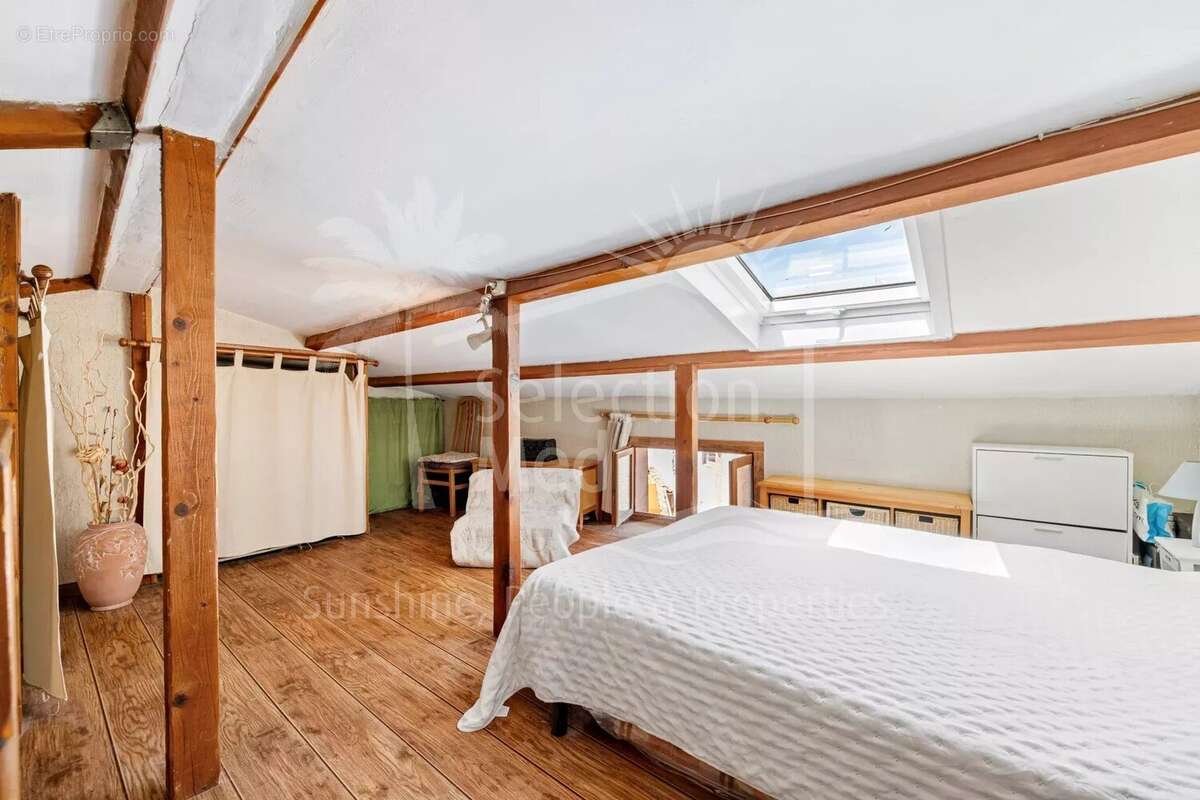 Appartement à CHATEAUNEUF-GRASSE