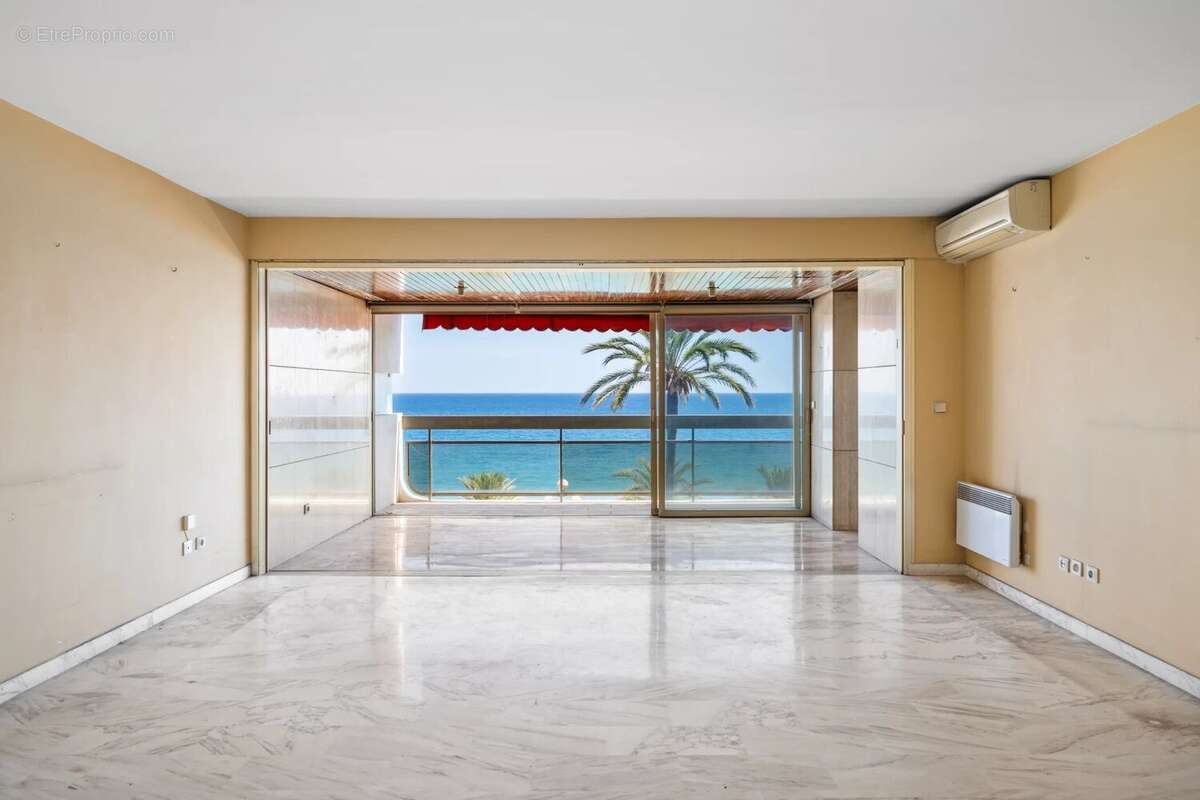 Nice Promenade des Anglais - 3 pièces à rénover - Vue Mer - photo 24