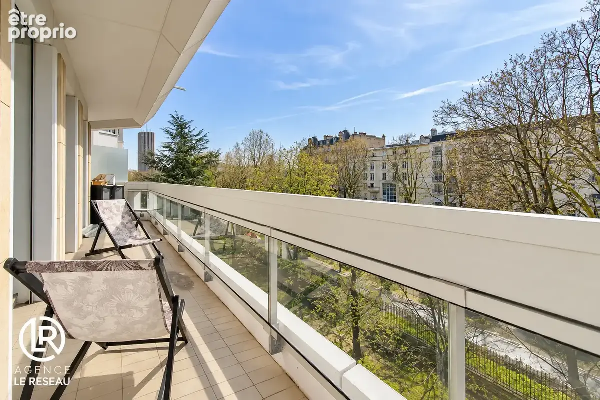 Appartement familial lumineux avec balcon en parfait état situé dans le quartier Pasteur - photo 2