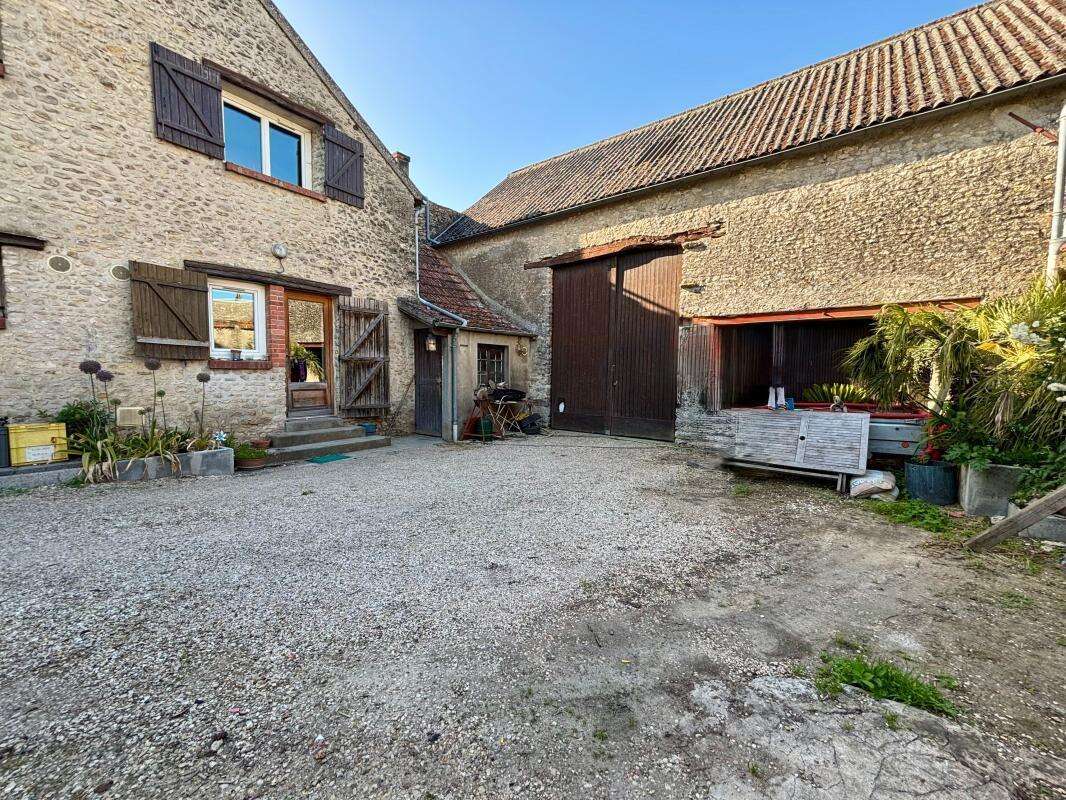 Maison à MEREVILLE