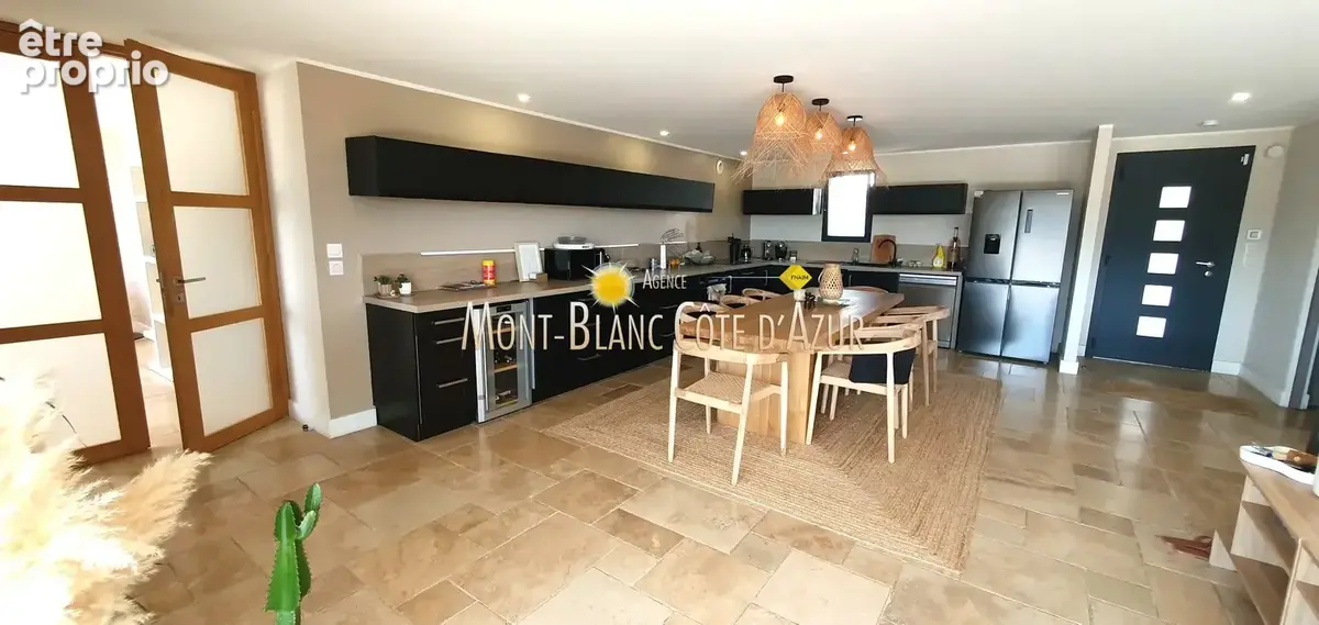 Villa 4 chambres, grand sejour, piscine, magnifique vue degagee jusqu'a la mer - photo 16