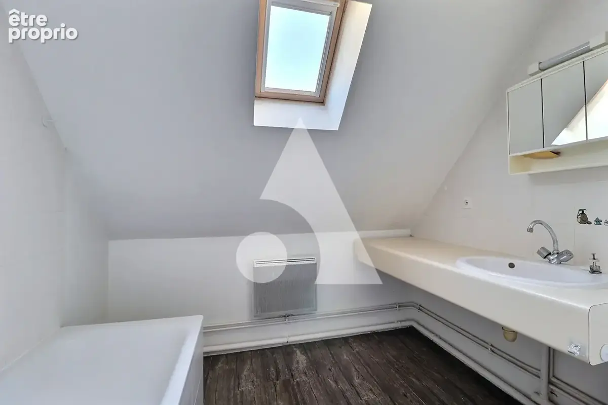 Duplex dernier étage avec extérieur - CENTRE VILLE - photo 10