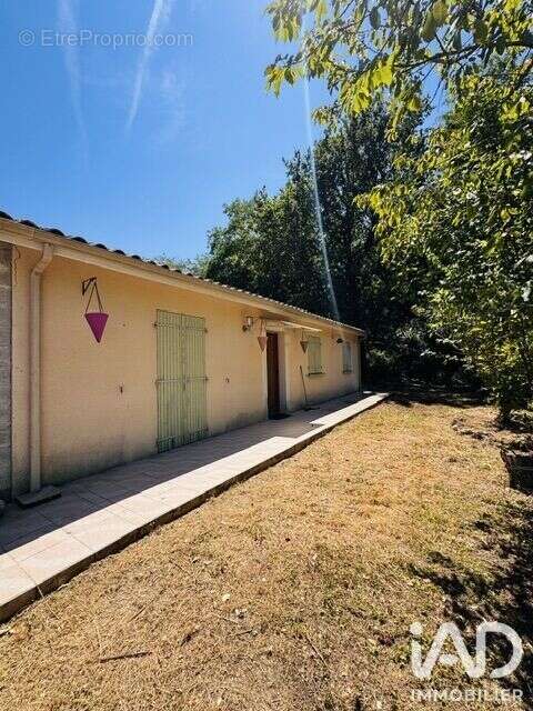 Maison 100 m² à Espiet  - photo 2