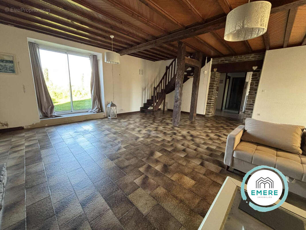 Maison à SAINT-AUBIN-DE-TERREGATTE