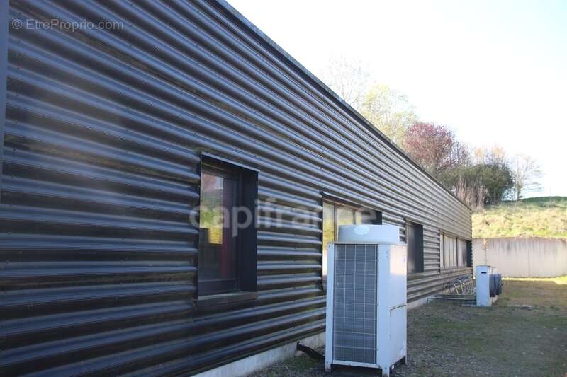 Commerce à BERD'HUIS