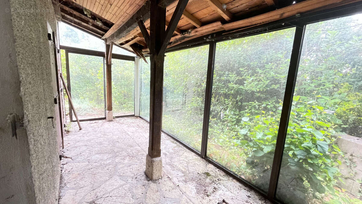 Ensemble immobilier à rénover sur 3,7 hectares - photo 2