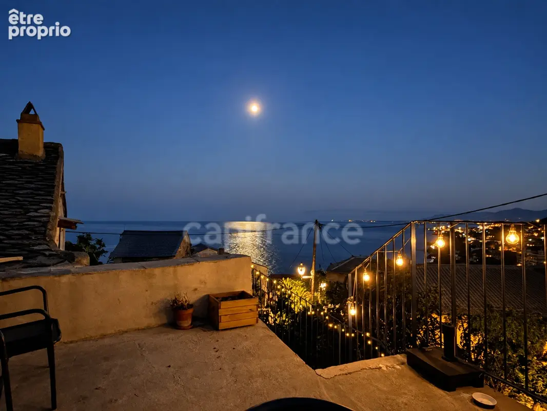 PIETRANERA – Maison de village 100 m² rénovée – Deux logements T3 avec terrasses et vue mer - photo 10
