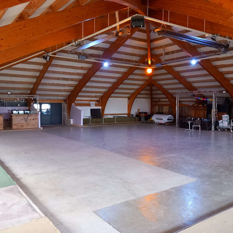 Commerce à LE BLEYMARD