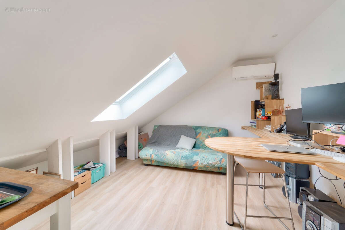 Belle Maison familiale de 265 m² rénovée sur un terrain arboré de 1 229m² ? Les Loges-en-Josas (quartier La Garenne) - photo 11