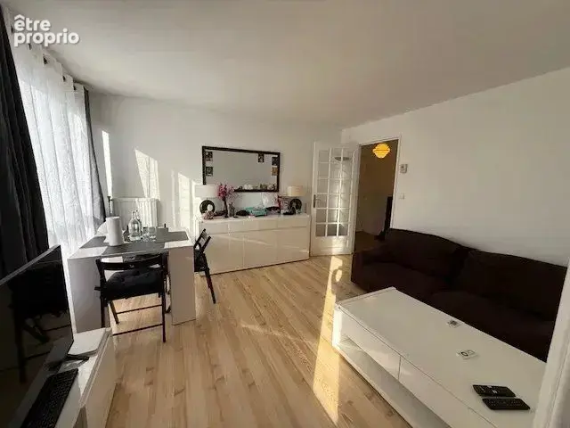 Appartement à COMBS-LA-VILLE