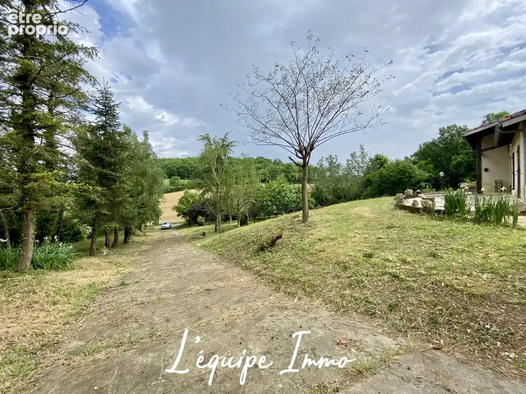 Maison T6 sur 1 hectare de terrain - photo 10