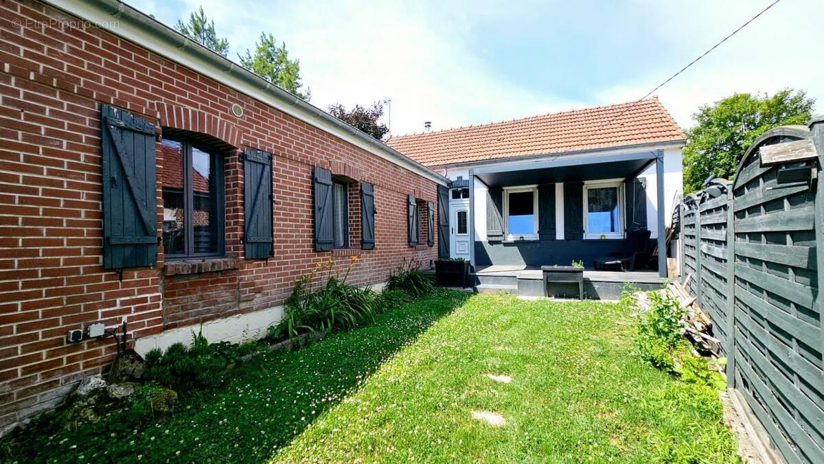 Maison à SUZANNE