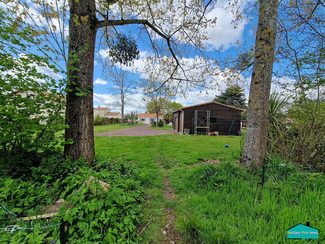 Terrain à SAINT-PHILBERT-DE-GRAND-LIEU