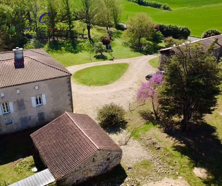 Maison à COULONGES-SUR-L'AUTIZE