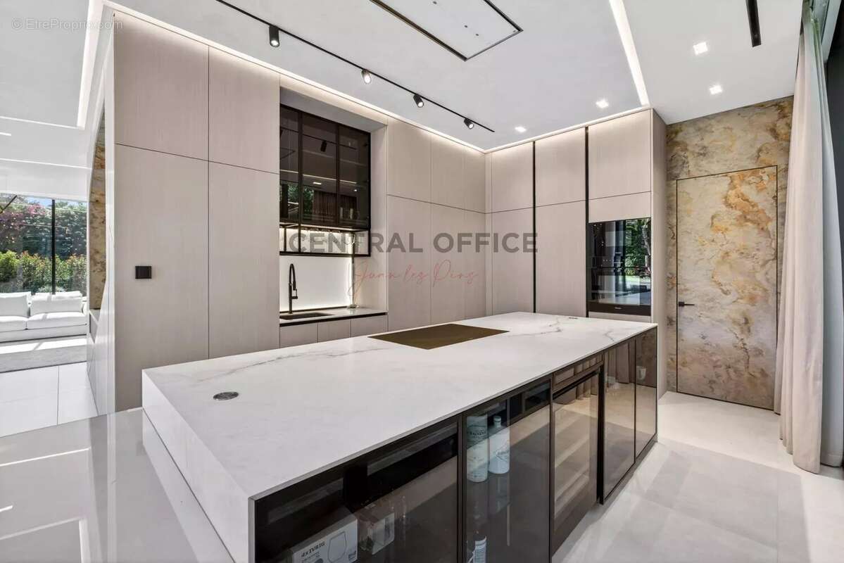 CAP D'ANTIBES- versant Ouest, villa contemporaine neuve d’exception dans un domaine privé - photo 9