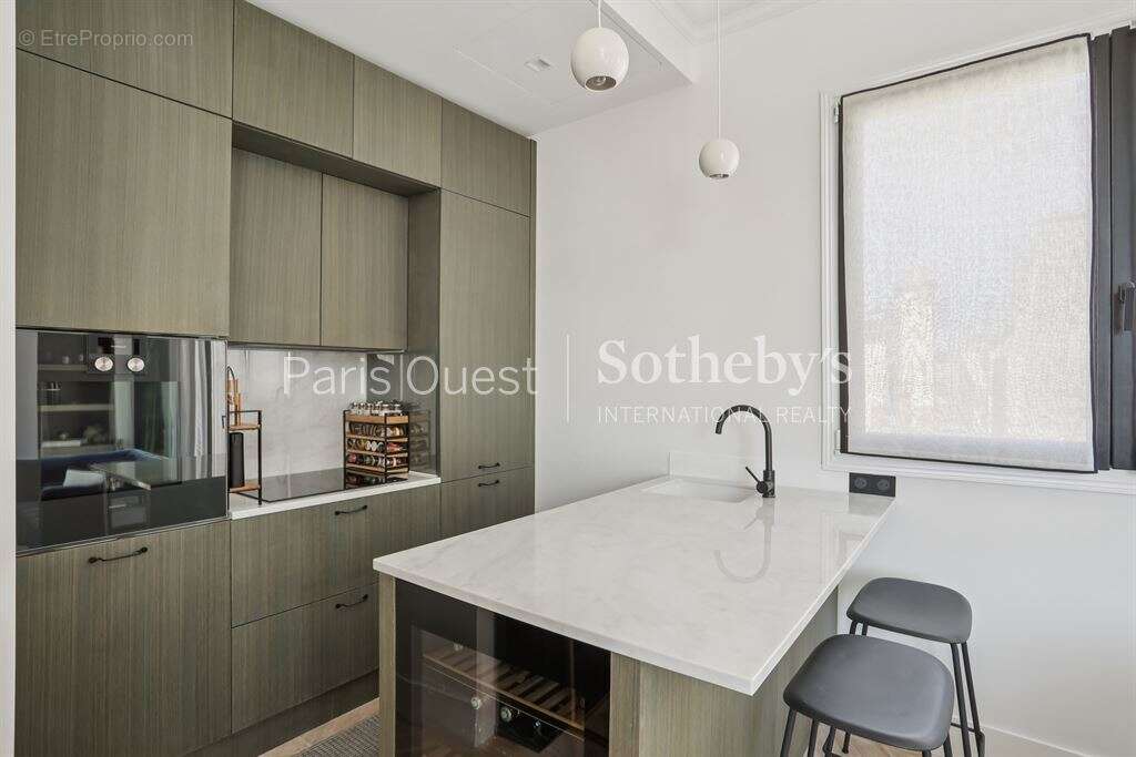 Appartement à PARIS-1E