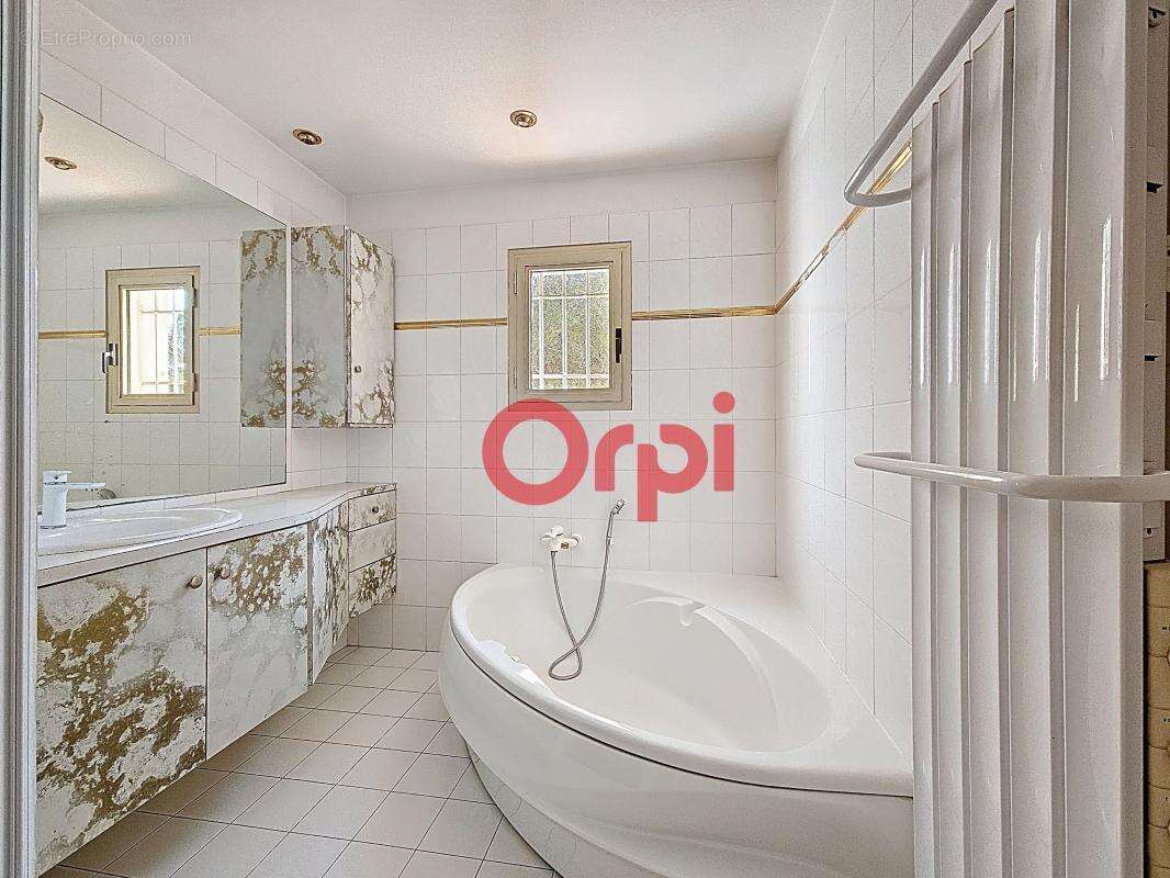 Maison à SIX-FOURS-LES-PLAGES