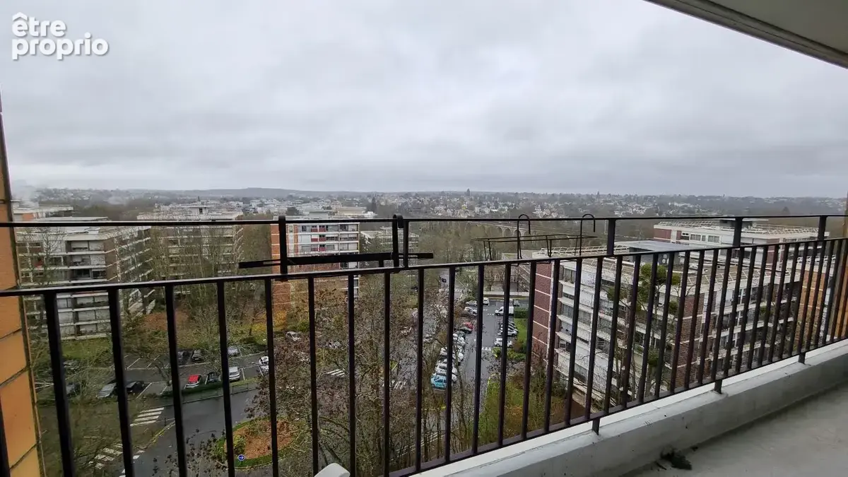 Lumineux appartement 5 pièces - vendu occupé - au dernier étage avec vue dégagée - photo 8