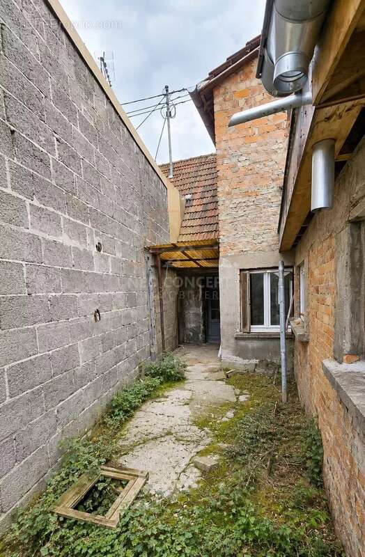 BISCHWILLER  Maison à réhabiliter intégralement  86 m² habitables  Garage indépendant - photo 8