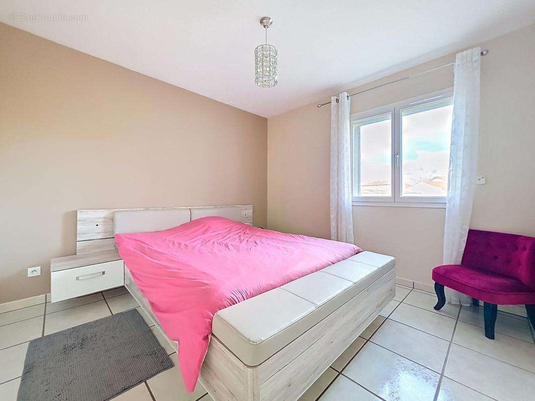 Maison à EYZIN-PINET