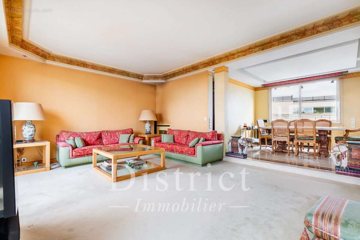 Trocadéro. Vue Tour Eiffel et balcon pour cet appartement de 112m² en étage élevé. - photo 5