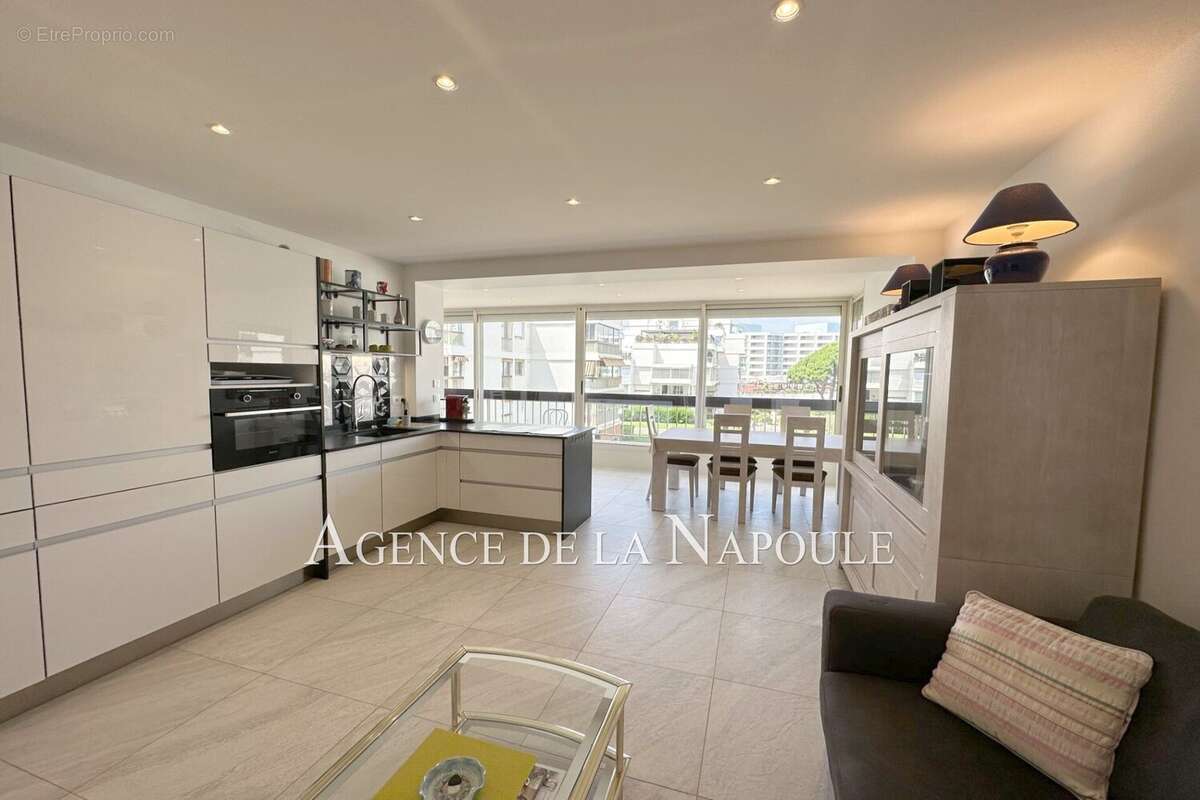 Appartement à MANDELIEU-LA-NAPOULE