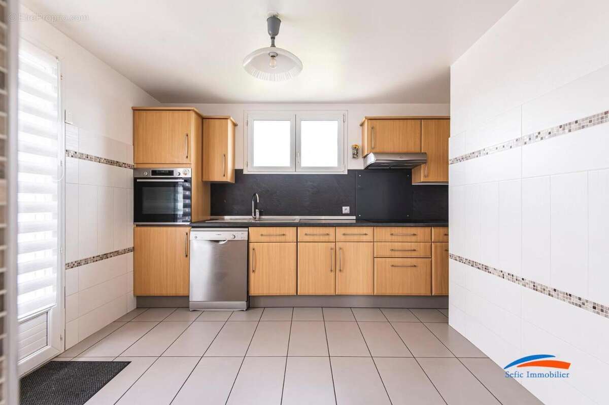   - Maison à CHAMPFLEURY