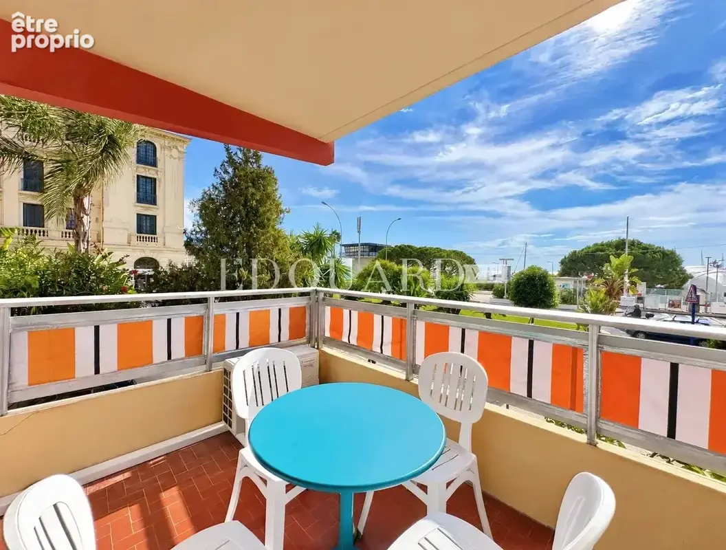 Face au port de plaisance de Menton, en exclusivité studio rénové avec terrasse et agréable vue mer - photo 6
