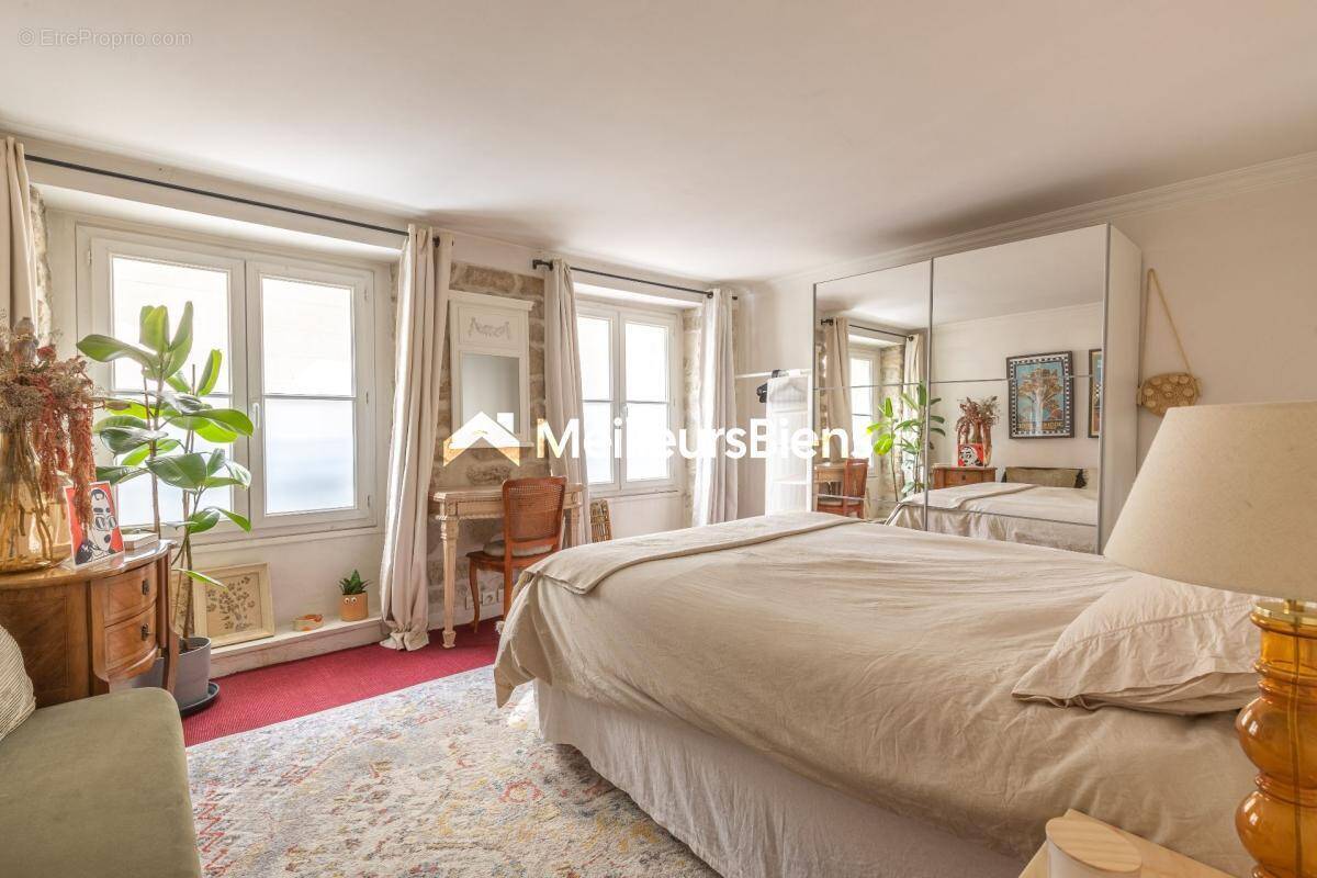 Appartement à PARIS-3E