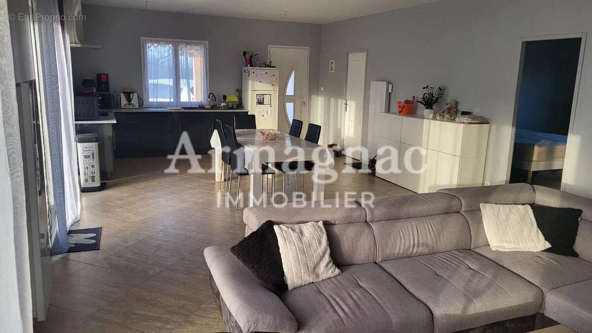 Maison à CASTELNAU-D&#039;AUZAN