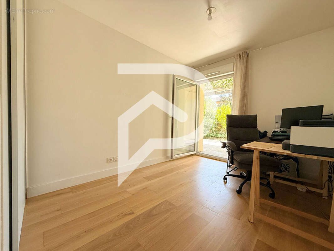 Appartement T3 avec terrasse, jardin et garage - photo 7