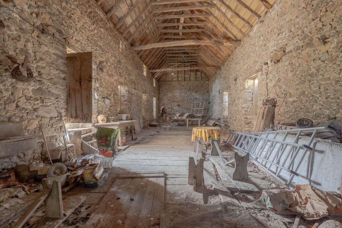 Corps de ferme en U à rénover - 500 m² et 2,4 ha - Proche de Najac, limite Tarn et Aveyron - photo 17
