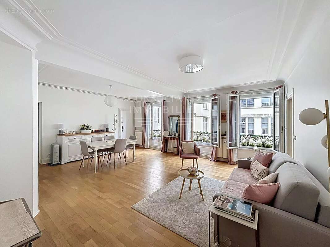 Appartement à PARIS-17E