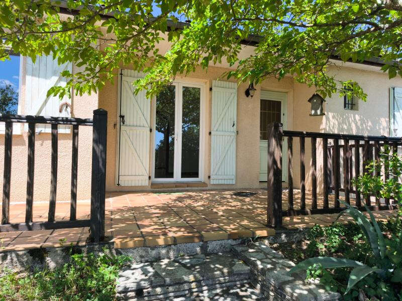 Villa sur sous sol avec 2 terrasses et jardin burlats - photo 2