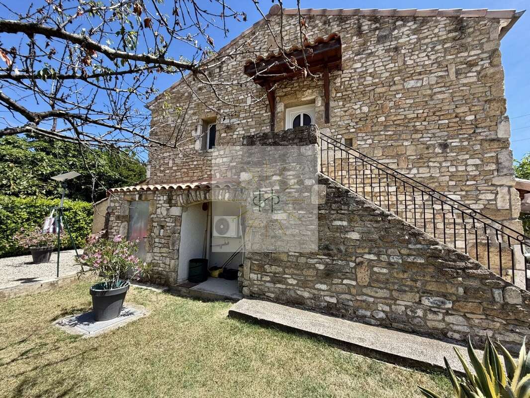 Maison à LA GARDE-ADHEMAR