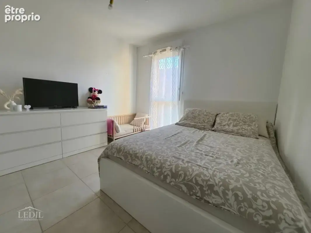 T2 de 41,6 m² avec terrasse de 11m² et garage dans une résidence récente - photo 5