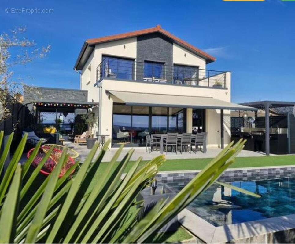 Photo 2 - Maison à JAYAT