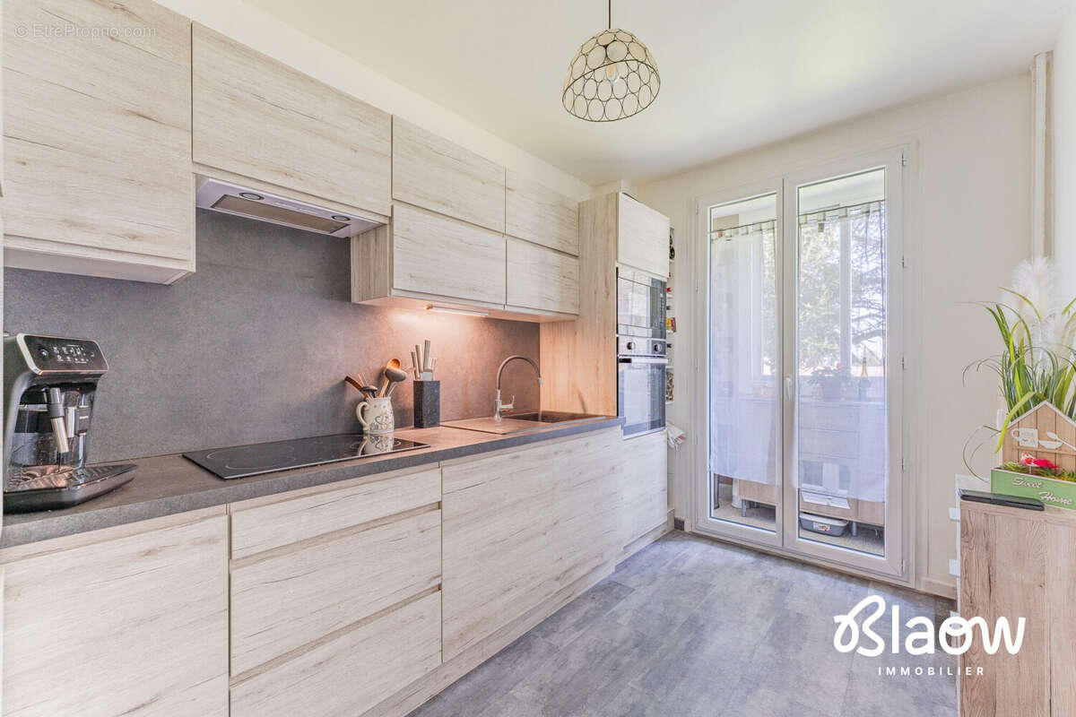 Appartement à MEYZIEU