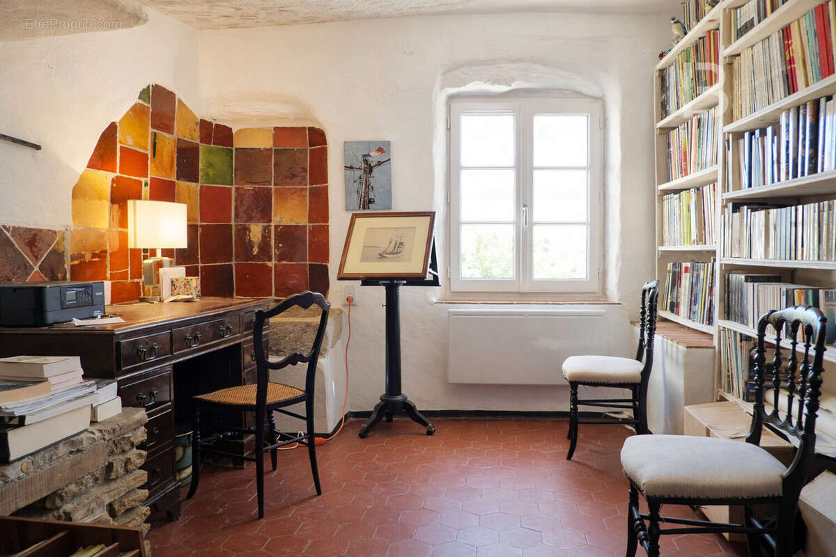 Maison à LA ROQUEBRUSSANNE